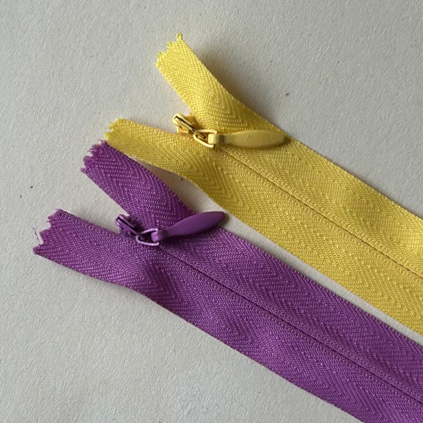Closed-End Invisible/Concealed Zip: (10 inch)
