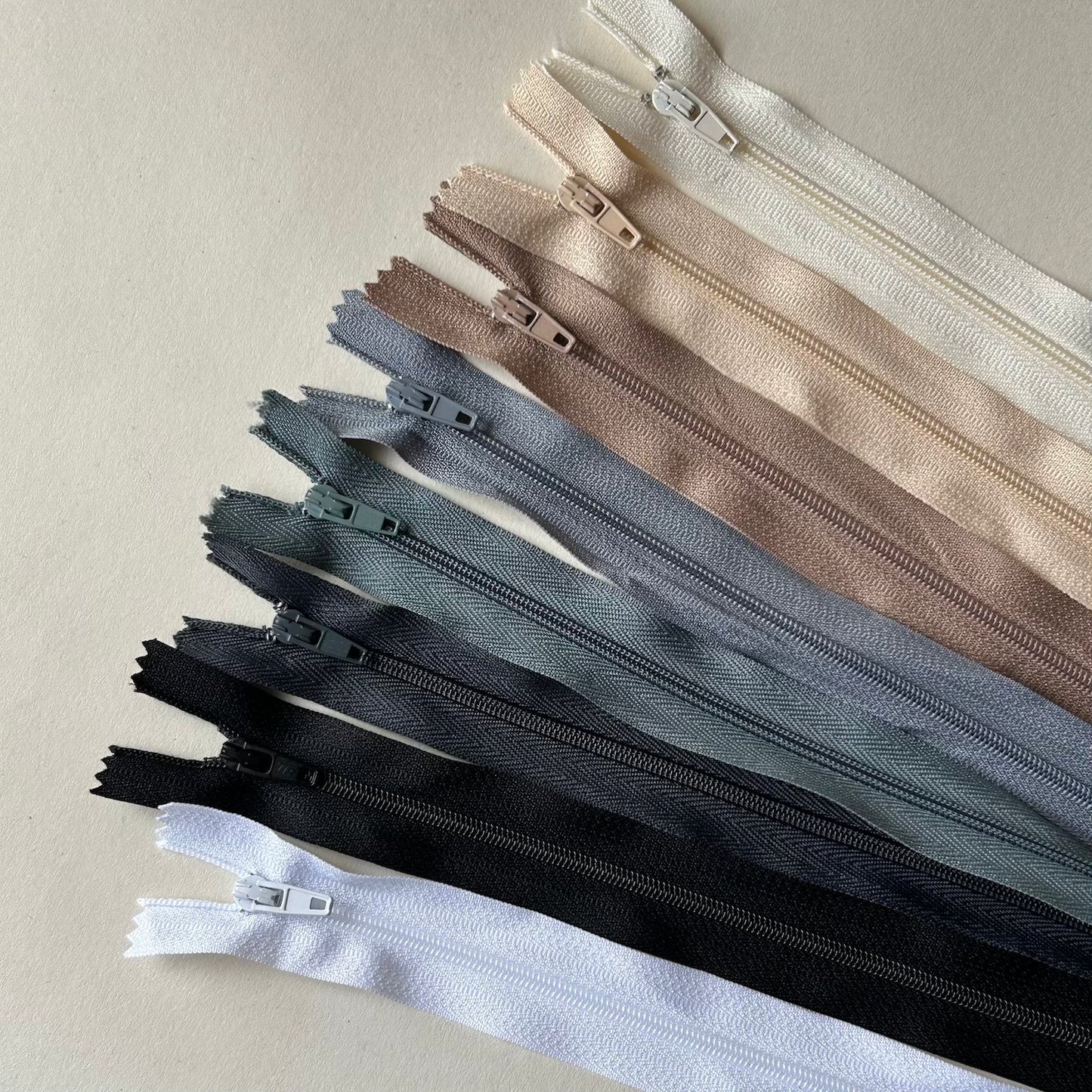 Dress Zip: (12 inch)