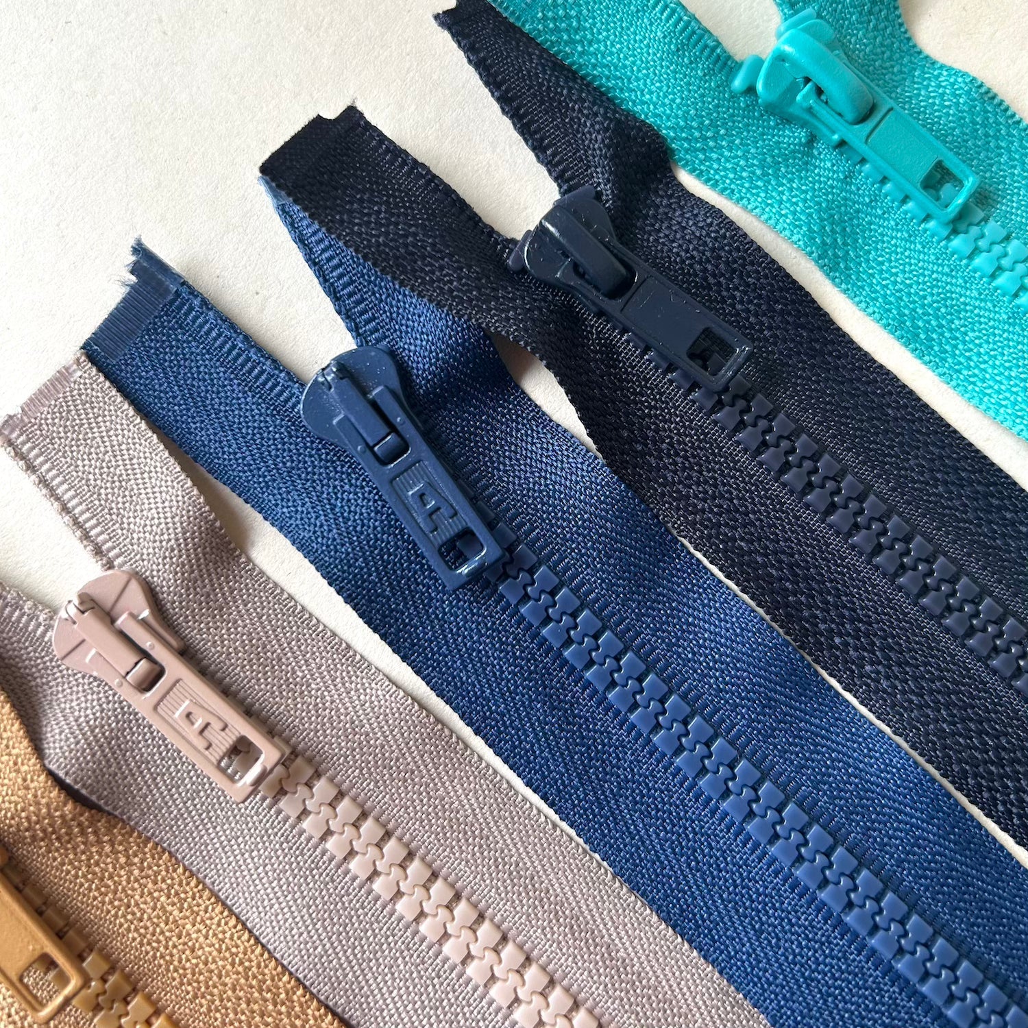 Open Ended Chunky Zip