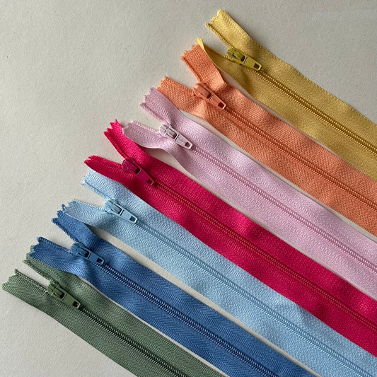 Dress Zip: (18 inch)