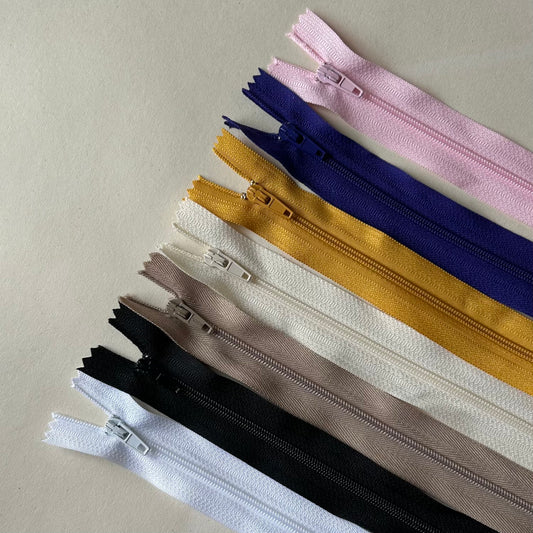 Dress Zip: (20 inch)