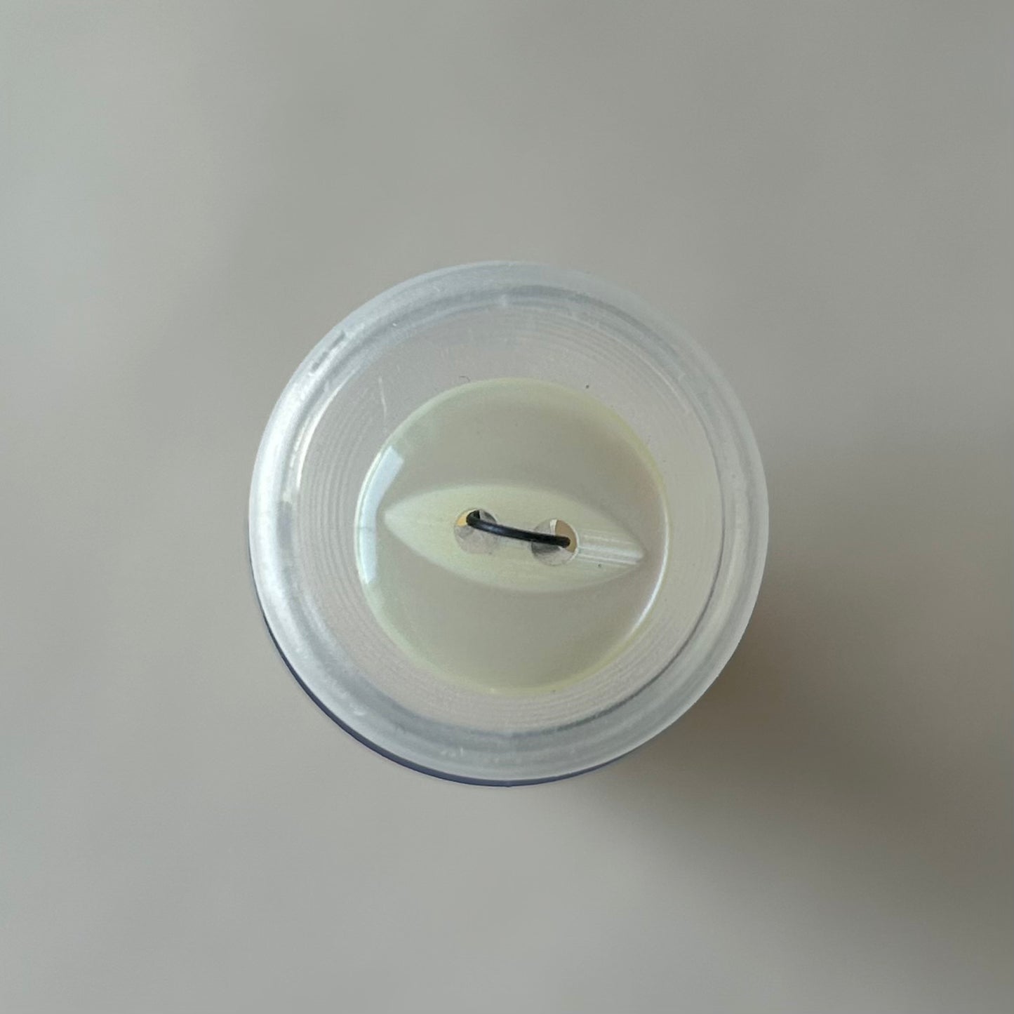 Buttons: Pale Lemon Fish Eye 2-Hole Button 11.5mm