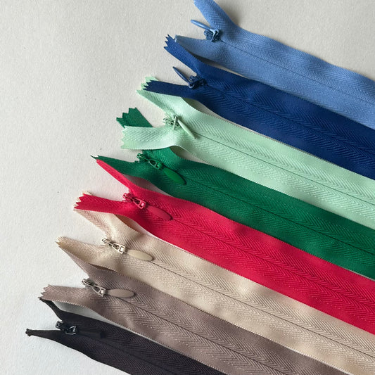 Closed-end Invisible/Concealed Zip: (9 inch)