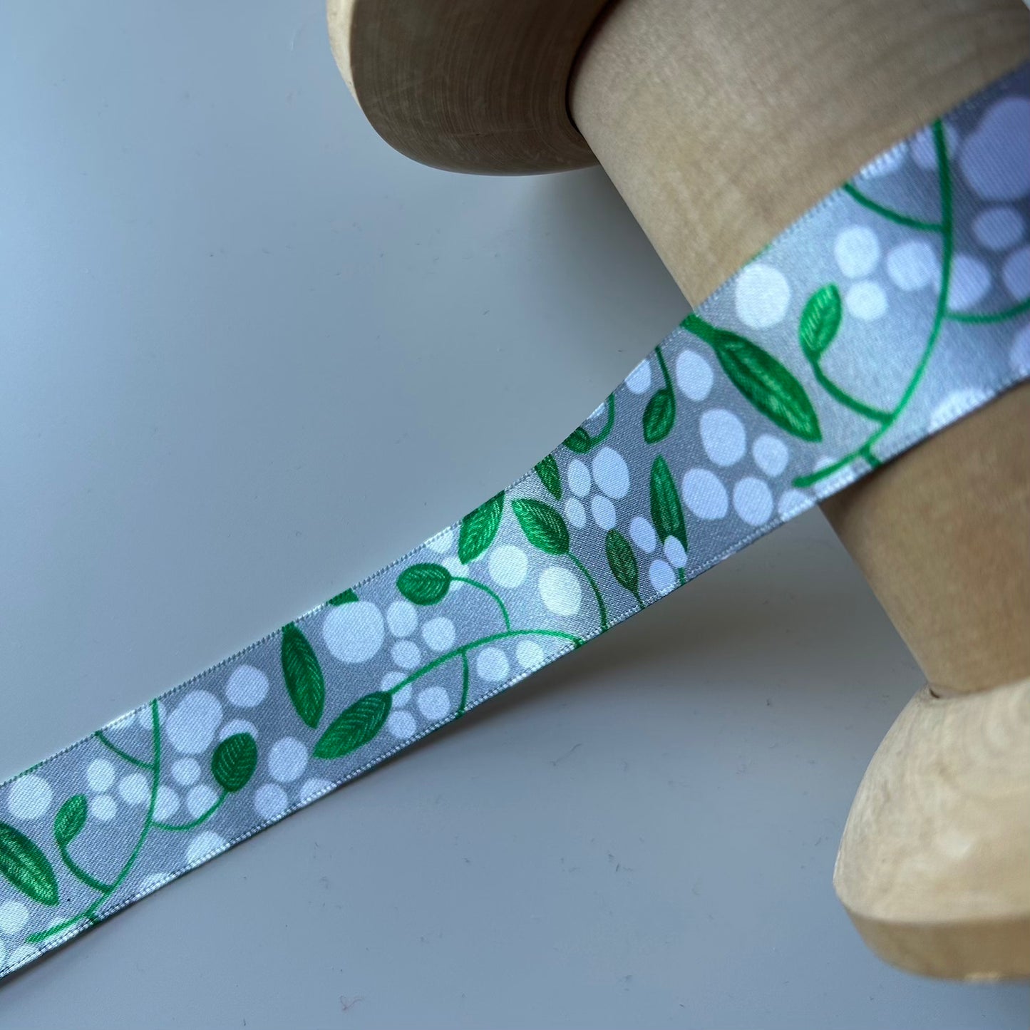 Berisford Ribbon: Frosted Berry Ribbon 25mm