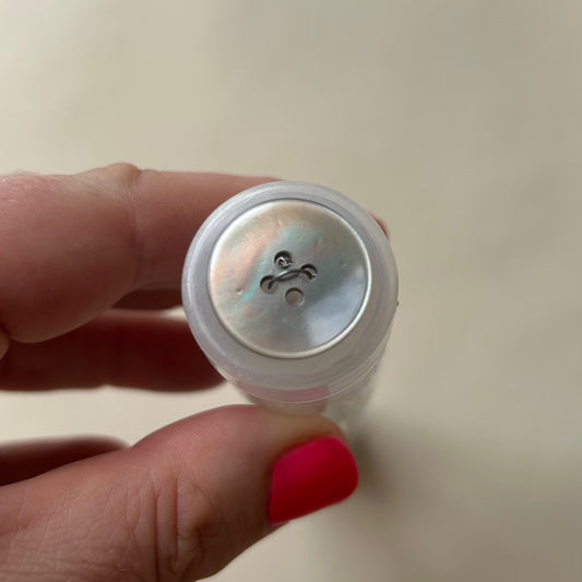 Buttons: Grey Pearly 4-Hole Button 20mm