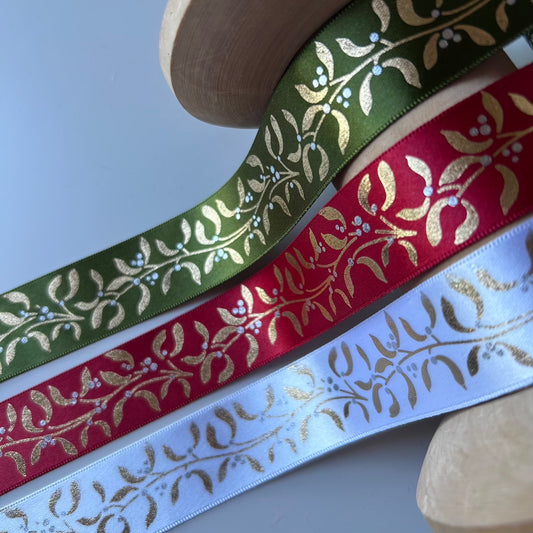 Berisford Ribbon: Mistletoe Wishes Ribbon 25mm