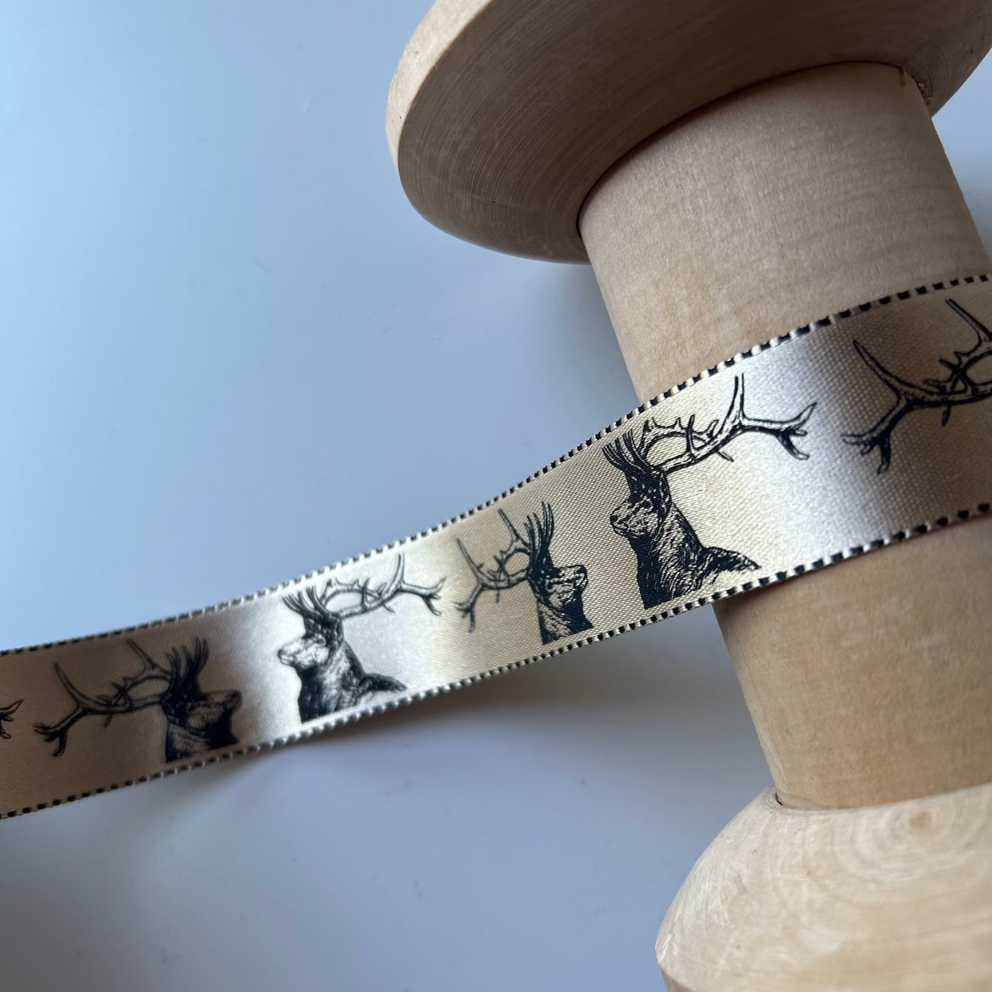 Berisford Ribbon: Gold Stags Ribbon 25mm