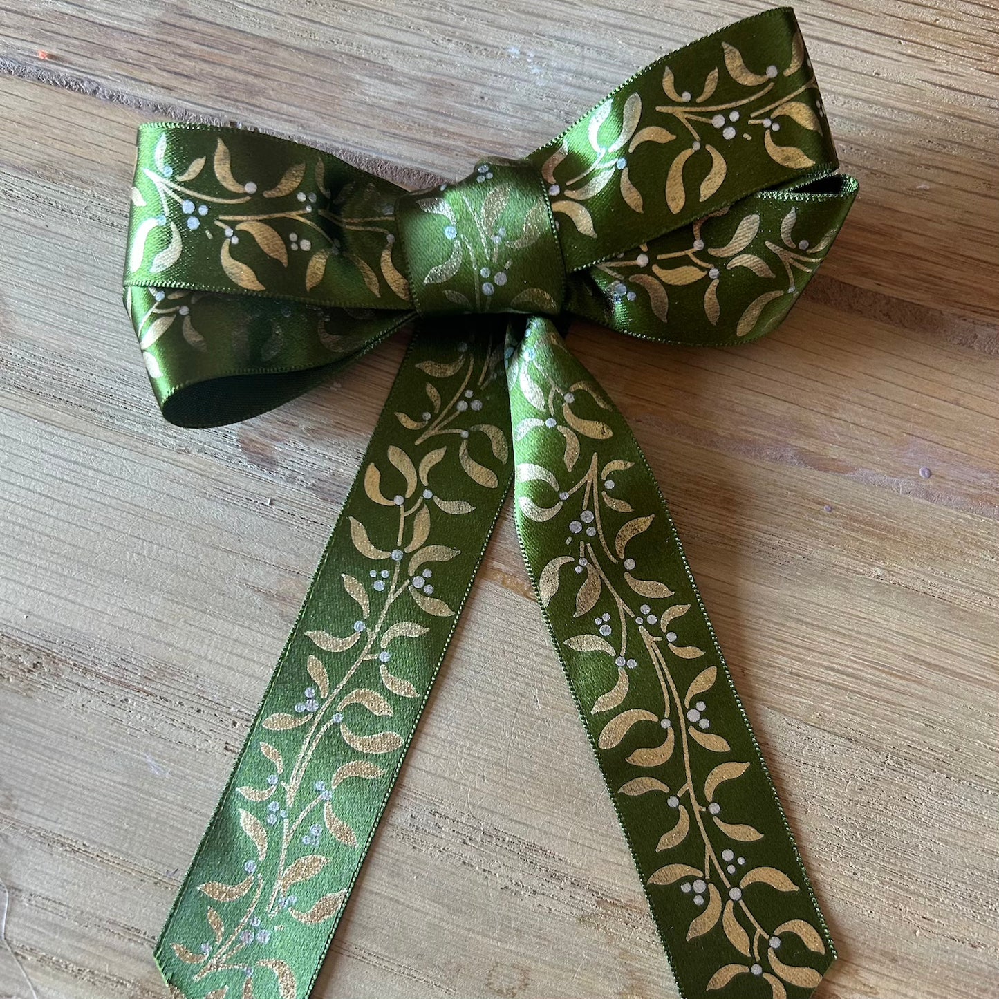 Berisford Ribbon: Mistletoe Wishes Ribbon 25mm